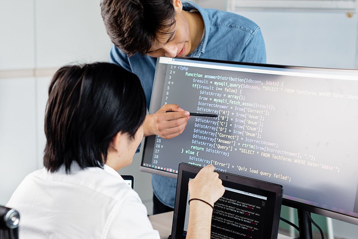 Two engineers in an Android pairing round, reviewing code together on a monitor