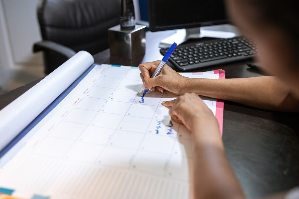 Candidate marking an exploding offer deadline on a desk calendar while other interview loops are still running