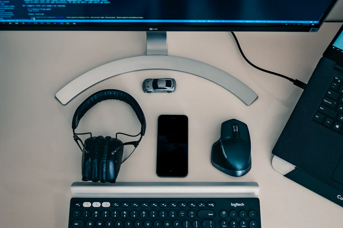 Developer desk with a phone, headphones and keyboard, for an answer about having to learn a new technology quickly
