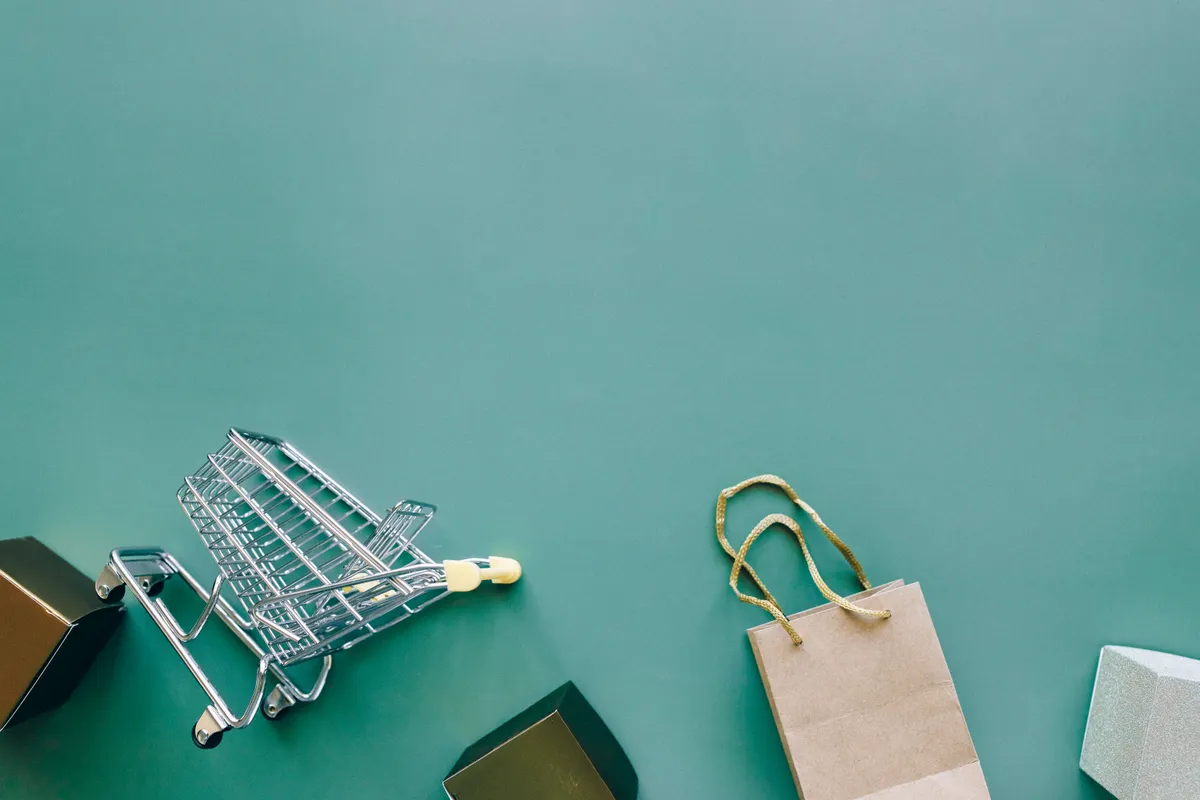 Miniature shopping cart and paper bag, illustrating a StateFlow not emitting when a cart item is added